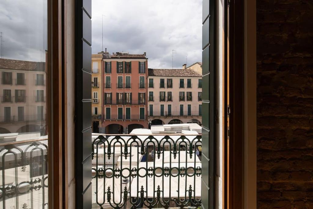 Enjoy Home - Appartamento Orologio, Piazza Dei Signori Padua Exterior foto